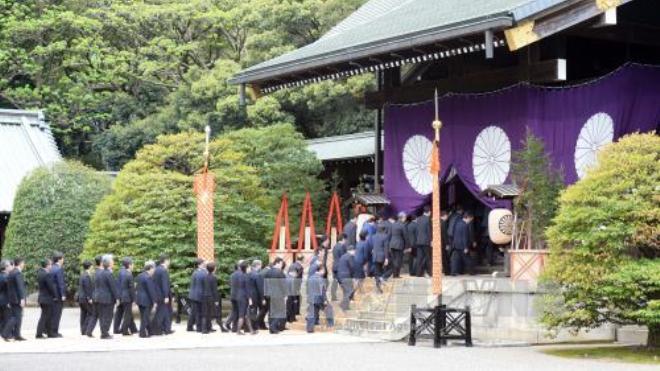 Thủ tướng Nhật Bản gửi đồ lễ tới đền Yasukuni bị coi là 'biểu tượng chủ nghĩa quân phiệt Nhật Bản'