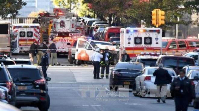 NÓNG: Khủng bố bằng 'xe điên' tại trung tâm New York, 8 người thiệt mạng