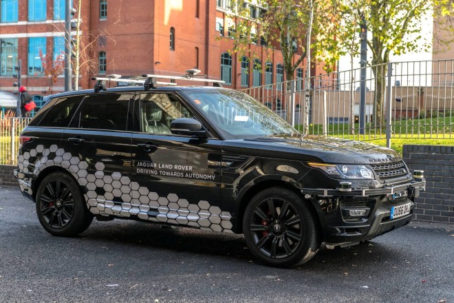 Jaguar Land Rover lần đầu thử nghiệm tính năng xe tự lái