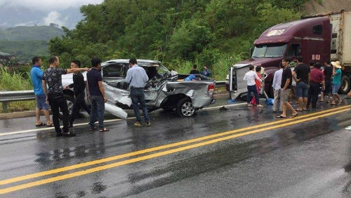 Tai nạn liên hoàn trên cao tốc Nội Bài - Lào Cai, hai người thương vong