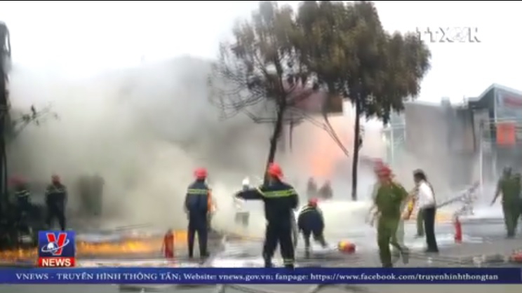 VIDEO: Nguy cơ cháy nổ tại các cây xăng gần khu dân cư