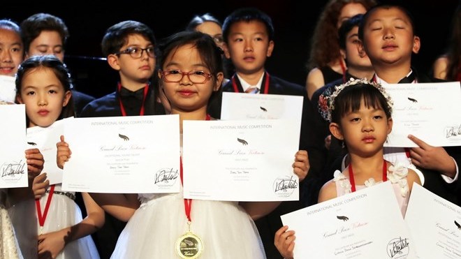 Bé gái Việt 7 tuổi giành giải nhất tại cuộc thi piano quốc tế ở New York 