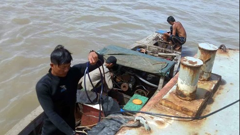 Khẩn trương tìm kiếm 2 người mất tích trên sông Sài Gòn