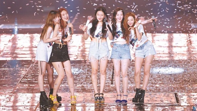 Nhóm nhạc Red Velvet tái xuất: Lập kỳ tích với 'Power Up'