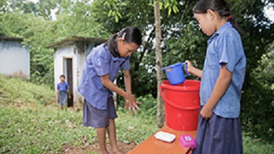 Nửa số trường học trên thế giới không đủ trang thiết bị vệ sinh cho học sinh