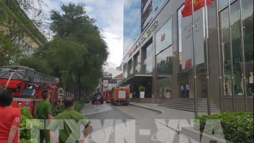 Cháy tại tòa nhà cao tầng trung tâm TP HCM, hàng trăm người được sơ tán