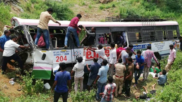Tai nạn thảm khốc ở Ấn Độ, 15 người chết, 19 người bị thương