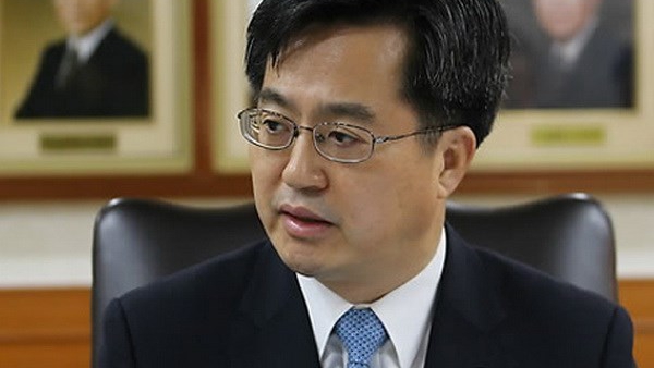 Tổng thống Hàn Quốc Moon Jae-in cách chức Bộ trưởng Tài chính