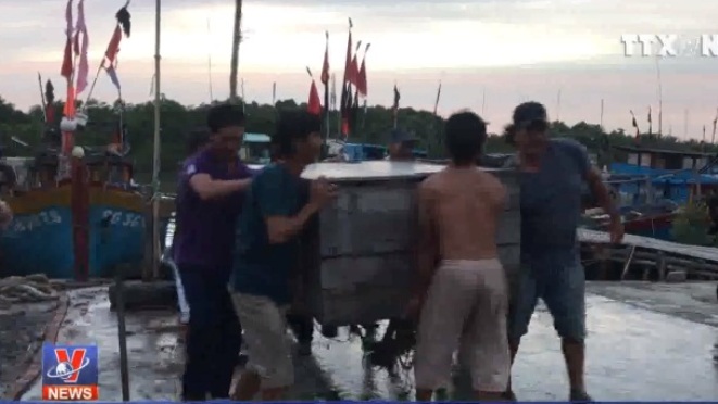 VIDEO: TP HCM di dời khẩn cấp hơn 4.000 dân tránh bão số 9