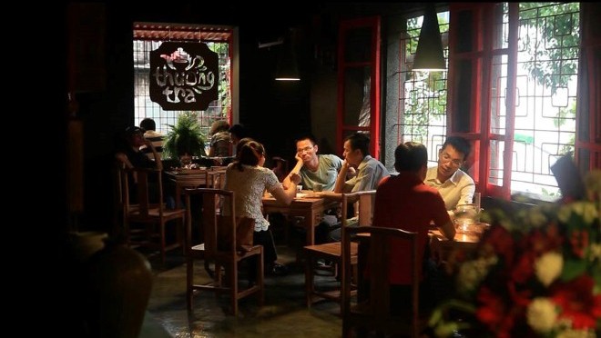 Sống chậm cuối tuần: Triết lý 'không wifi' ở quán trà Hà Nội