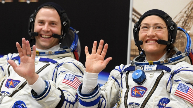 NASA hủy kế hoạch đi ra ngoài không gian của 2 nhà du hành nữ do... thiếu quần áo