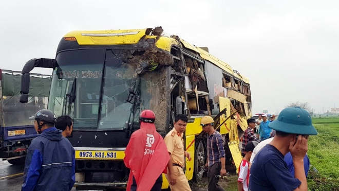Nam Định: Tai nạn ô tô liên hoàn trên đoạn đường dẫn kết nối cao tốc Cầu Giẽ - Ninh Bình