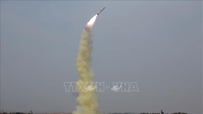 Nhiều tên lửa được Triều Tiên phóng lên, tầm bay khoảng 70-100km