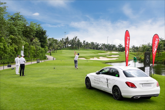 Mercedes treo thưởng kỷ lục tại giải golf  Trophy Việt Nam 2019