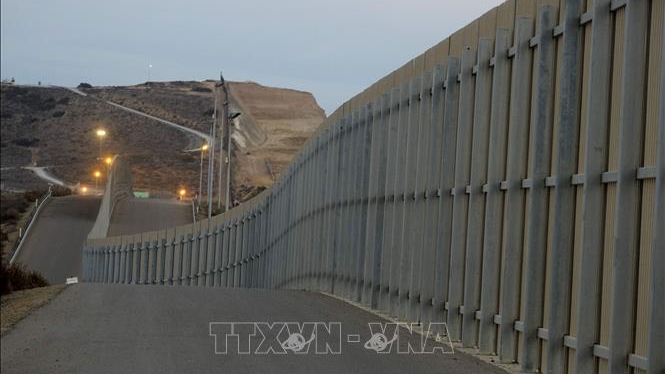 Bộ Quốc phòng Mỹ chuyển đổi 3,6 tỷ USD ngân sách để xây bức tường biên giới 