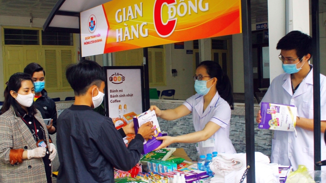 Gian hàng '0 đồng' giúp đỡ bệnh nhi mùa dịch COVID-19