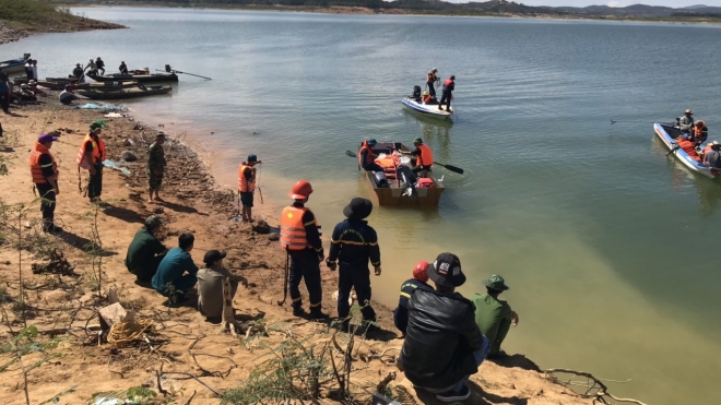Lâm Đồng: Đã tìm thấy hai thi thể học sinh đuối nước ở hồ thủy điện Đại Ninh