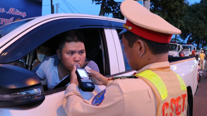 Giải quyết ùn tắc giao thông ở Hà Nội: Đồng bộ các giải pháp