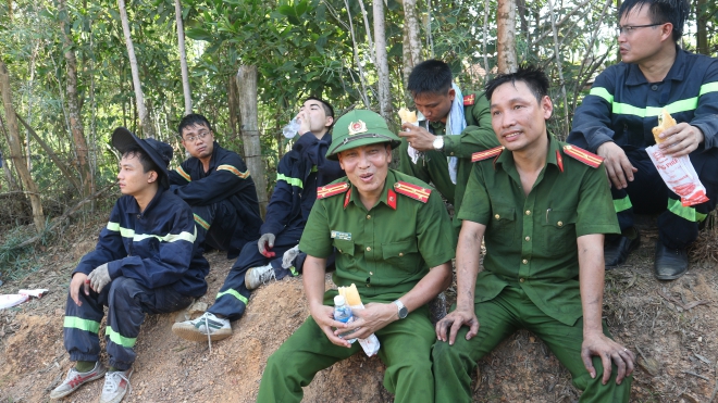 Hà Tĩnh: Cơ bản khống chế được đám cháy rừng ở Hương Sơn