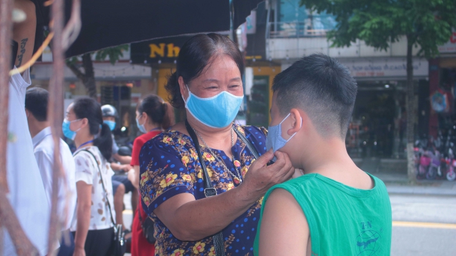 Dịch COVID-19: 'Nhân dân Thủ đô đeo khẩu trang, phòng, chống dịch bệnh'