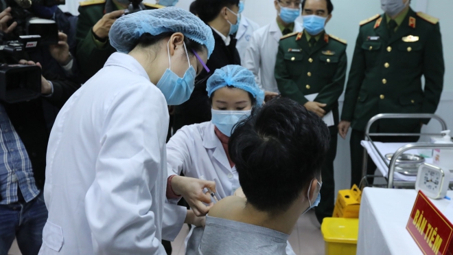 Tiêm những mũi vắc xin Covid-19 đầu tiên tại Hà Nội, TP HCM, Hải Dương