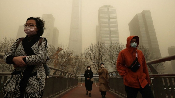 Trung Quốc ban hành cảnh báo vàng đối với bão cát