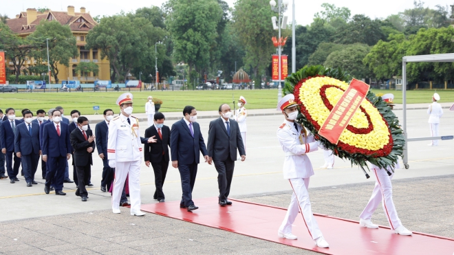 Lãnh đạo Đảng, Nhà nước vào Lăng viếng Chủ tịch Hồ Chí Minh nhân kỷ niệm 131 năm Ngày sinh của Người
