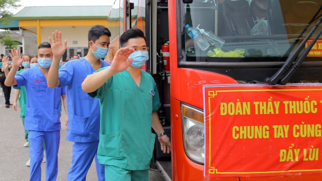 Bộ Y tế điều động thêm 120 nhân viên hỗ trợ điều trị bệnh nhân Covid-19 nặng tại Bắc Giang