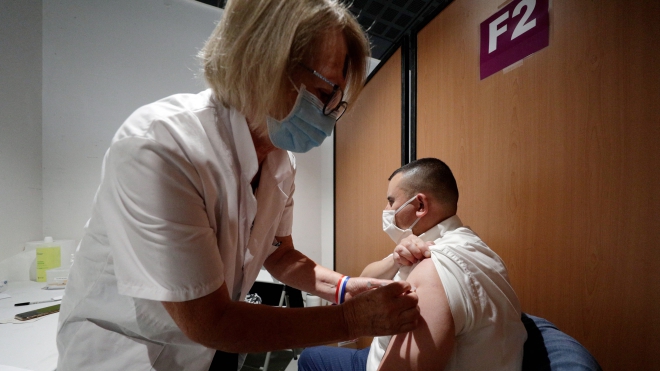 Pháp lấy tiêm chủng là 'vũ khí' hàng đầu chống dịch Covid-19
