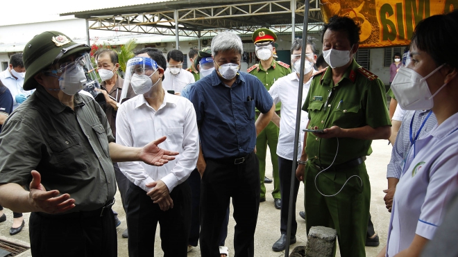 Hình ảnh Thủ tướng Phạm Minh Chính thị sát công tác phòng chống dịch Covid-19 tại TP HCM