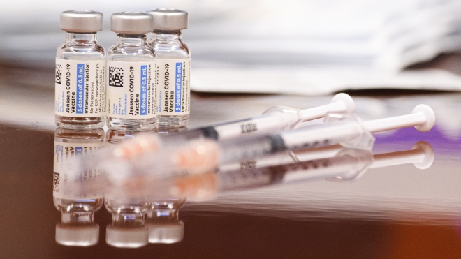 CDC Mỹ khuyến nghị về tiêm mũi tăng cường đối với vaccine của Moderna và Johnson & Johnson