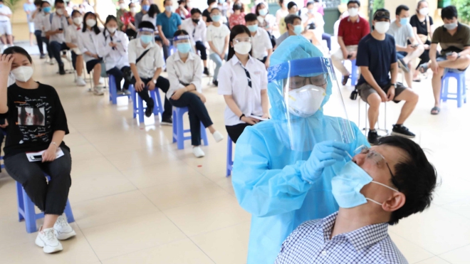 Số F0 vượt trên 2.000 ca/ngày, nhiều quận huyện Hà Nội siết chặt phòng chống dịch