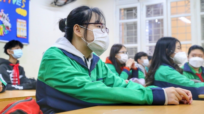 Hình ảnh học sinh từ khối lớp 7 tới 12 ở Hà Nội trở lại trường học trực tiếp