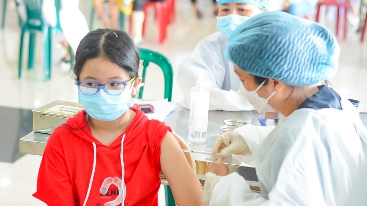 Hà Nội đã có 142.200 trẻ từ 5 đến dưới 12 tuổi được tiêm vaccine phòng Covid-19
