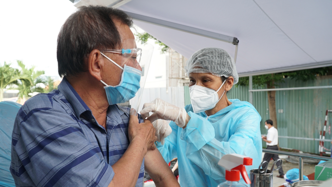 TP. Hồ Chí Minh lên kế hoạch tiêm vaccine phòng Covid-19 mũi 4 cho người dân