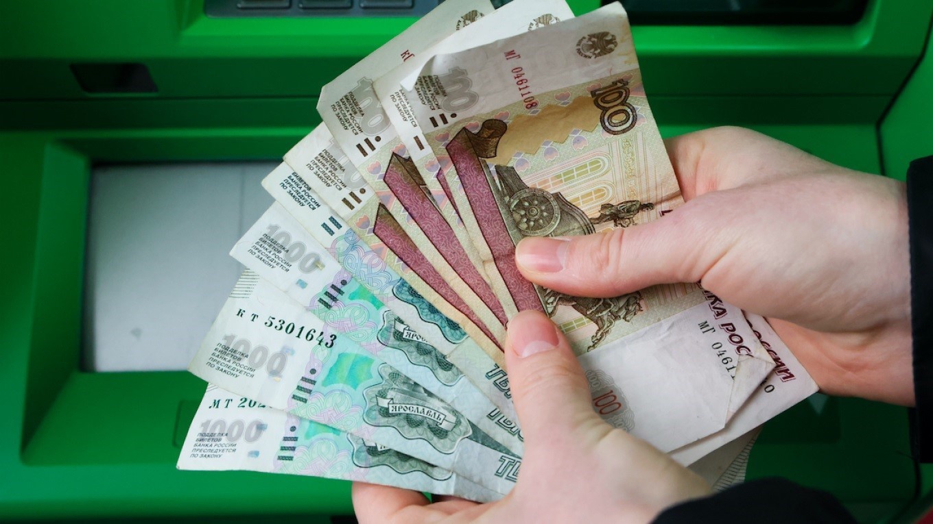 Đồng ruble của Nga tăng lên mức cao nhất nhiều năm so với euro và USD