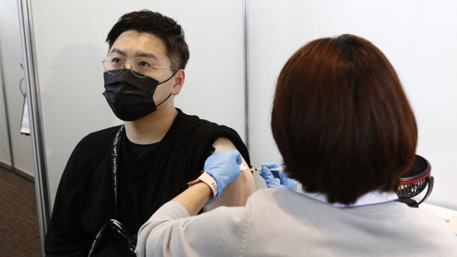 Chuyên gia Nhật Bản công bố nghiên cứu về tiêm kết hợp vaccine mũi thứ ba