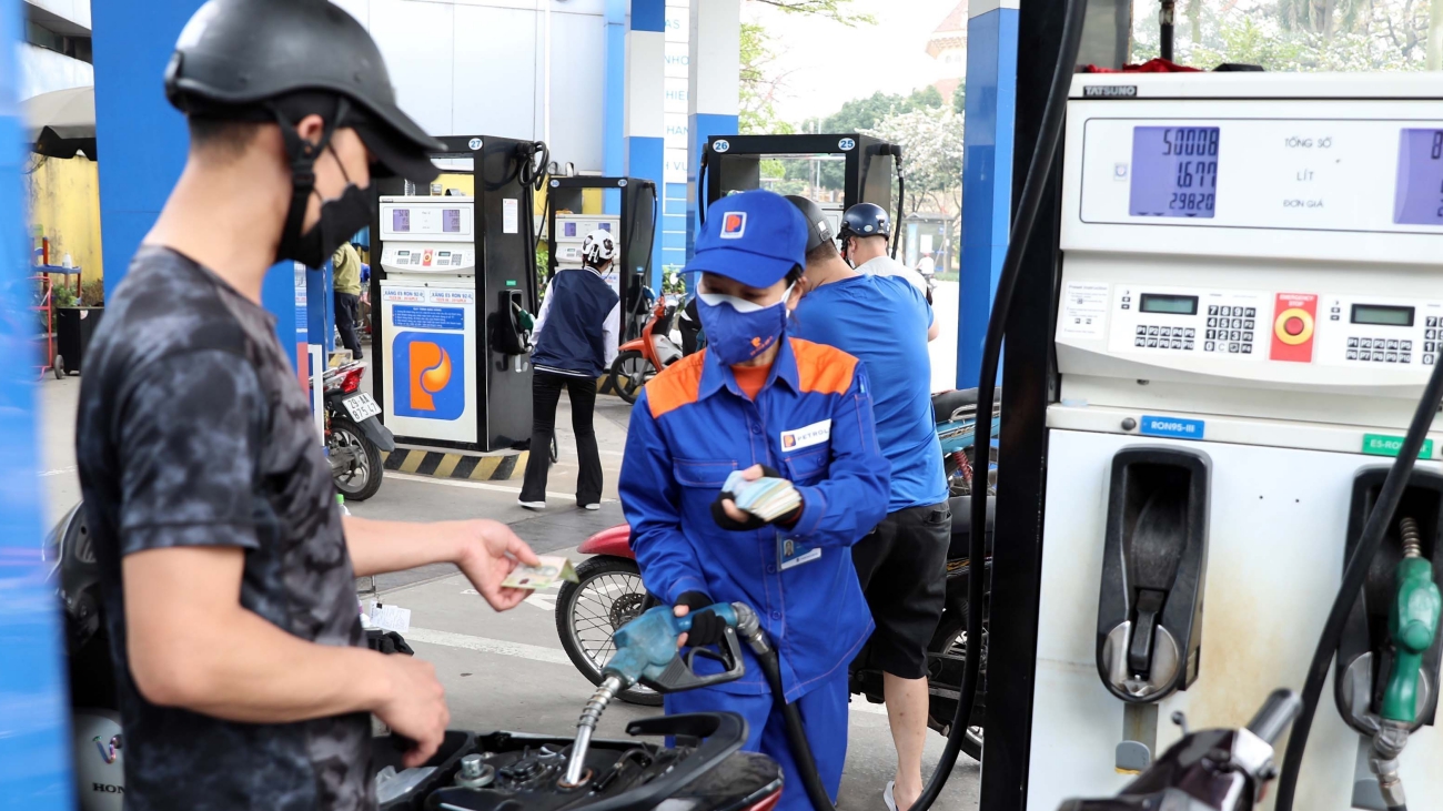 Họp báo Chính phủ thường kỳ tháng 5: Ba biện pháp kiềm chế tăng giá xăng dầu