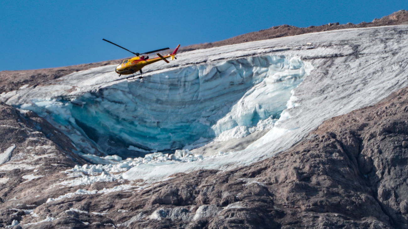Italy tìm thấy 8 nạn nhân còn sống trong vụ lở băng trên dãy Alps