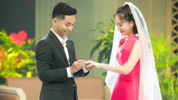 Hé lộ váy cưới của Khánh Thi trong hôn lễ: Đám cưới đang rất gần