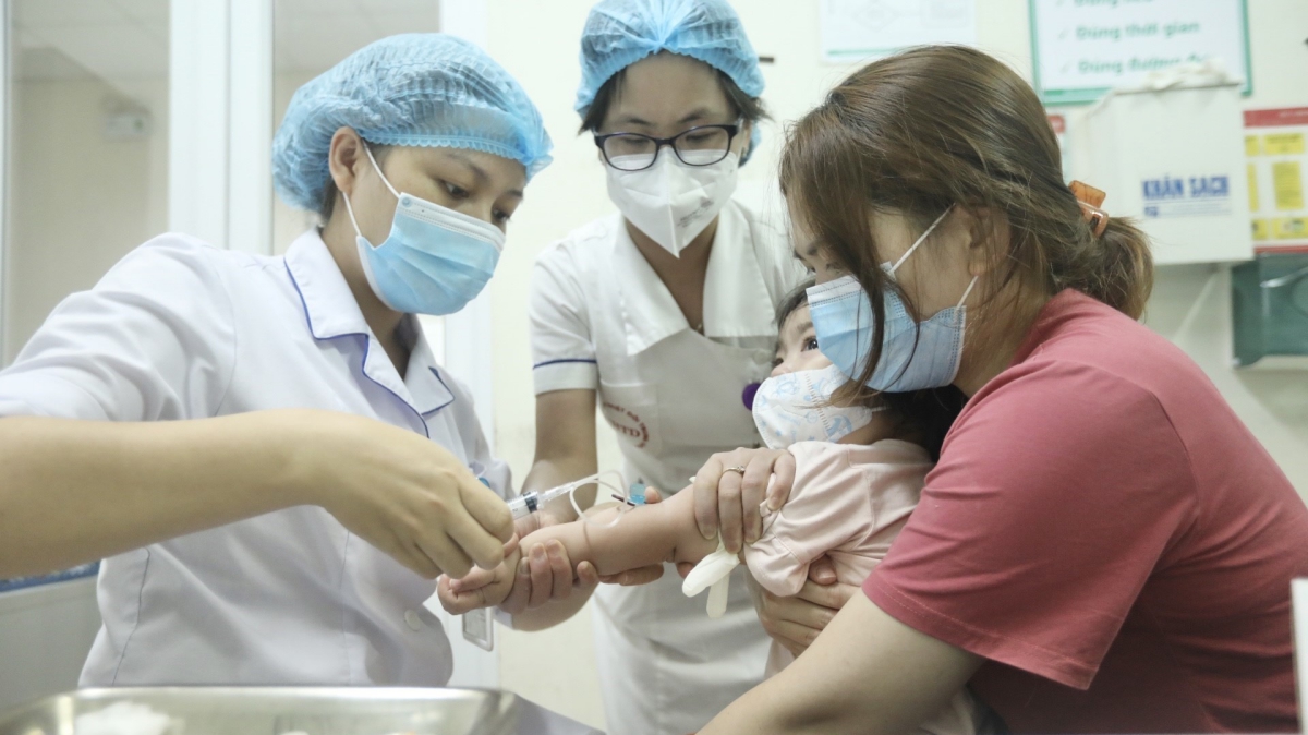 Nguy cơ dịch bệnh bùng phát, Hà Nội tiếp tục đẩy mạnh biện pháp phòng dịch