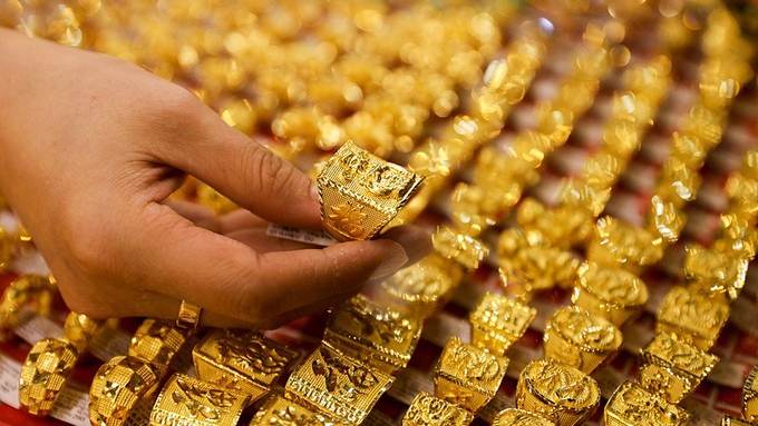 Giá vàng châu Á ổn định ở mức thấp nhất hơn 2 năm