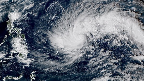 Cập nhật bão số 4: Di chuyển nhanh, ảnh hưởng các tỉnh miền Trung, Bắc Tây Nguyên từ tối nay