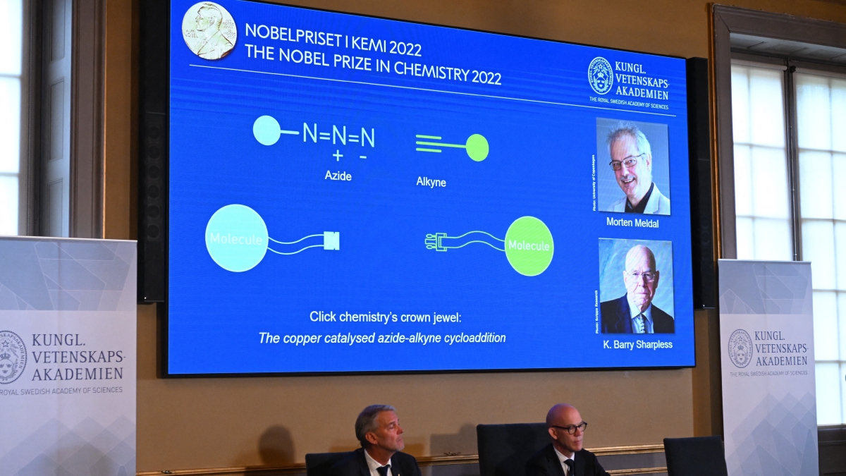 Giải Nobel Hóa học 2022 tôn vinh nghiên cứu trong phát triển liên kết phân tử
