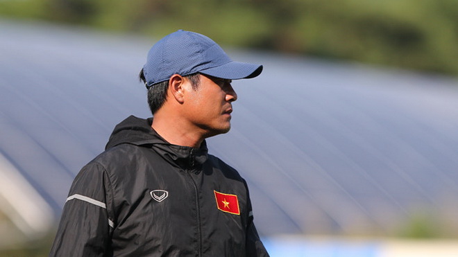 HLV Hữu Thắng nhập viện vì ho, Hoàng Anh Tuấn tái xuất ở U18 Việt Nam