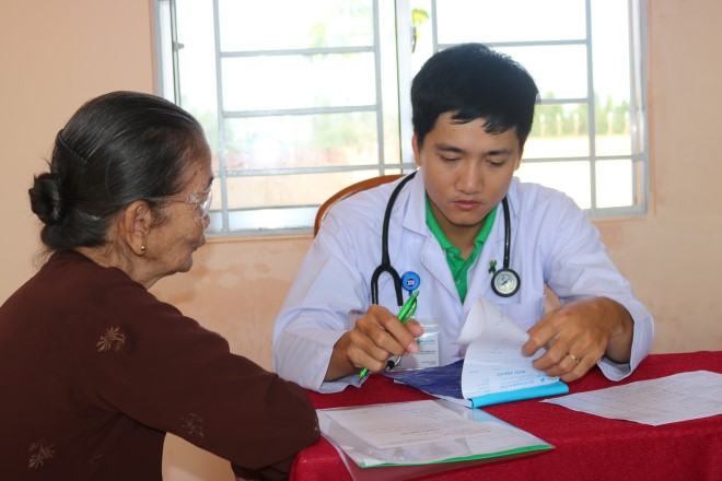 Bệnh viện Hoàn Mỹ Cửu Long khám bệnh, phát thuốc từ thiện cho hơn 600 người dân nghèo tại Bạc Liêu và Cần Thơ
