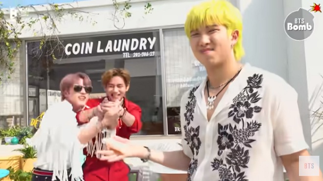 Siêu hài cảnh Jin và V BTS 'chiến đấu' kịch liệt vì 1 chiếc kem