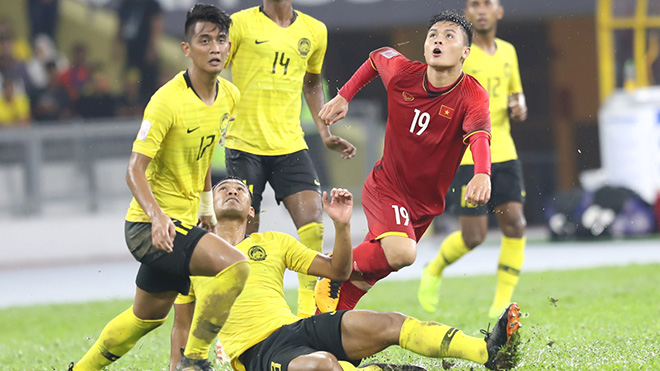 V-League đã 'chật chội' với Quang Hải?