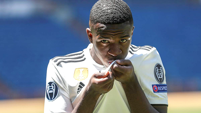 Real Madrid: Vinicius Jr đang từng bước chân tới đội một