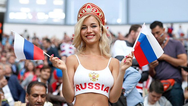 Vì sao FIFA hạn chế hot girl lên sóng truyền hình World Cup?